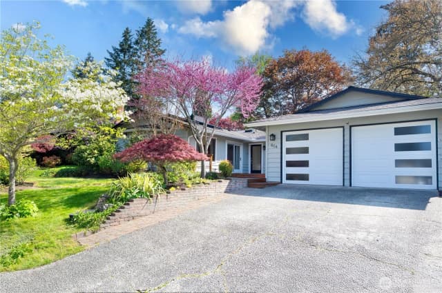 Property photo for 604 128 Avenue Se, Bellevue