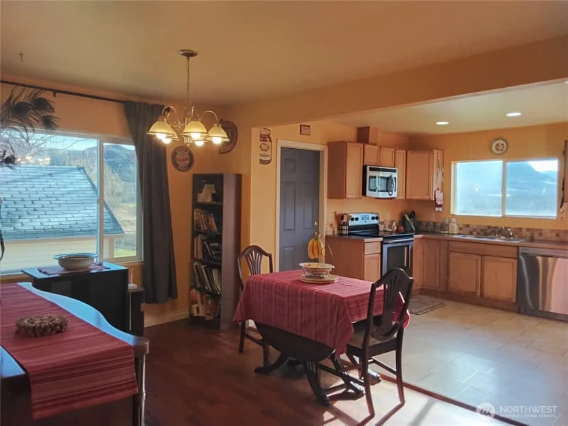 Property photo for 30 River Loop Road, Tonasket photo 10