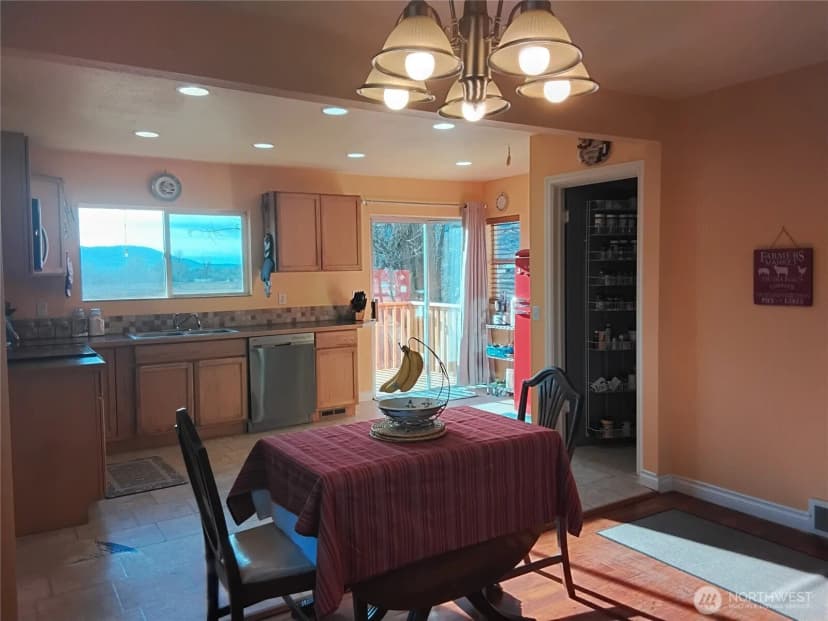 Property photo for 30 River Loop Road, Tonasket photo 12