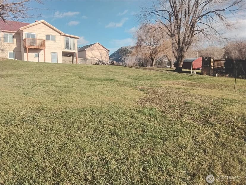 Property photo for 30 River Loop Road, Tonasket photo 2