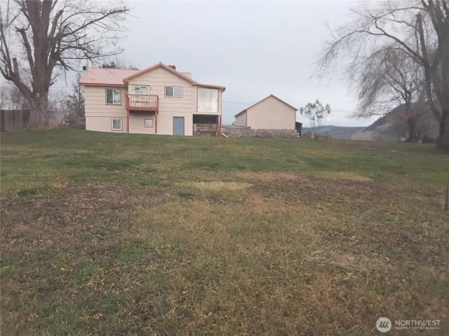Property photo for 30 River Loop Road, Tonasket photo 4