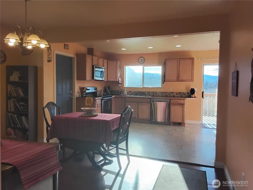 Property photo for 30 River Loop Road, Tonasket photo 11