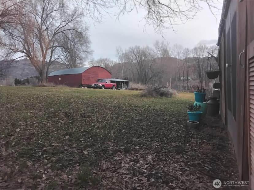 Property photo for 30 River Loop Road, Tonasket photo 7