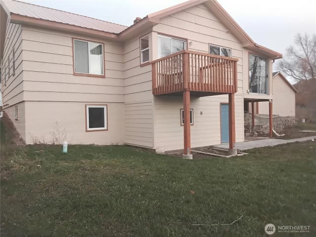 Property photo for 30 River Loop Road, Tonasket photo 5