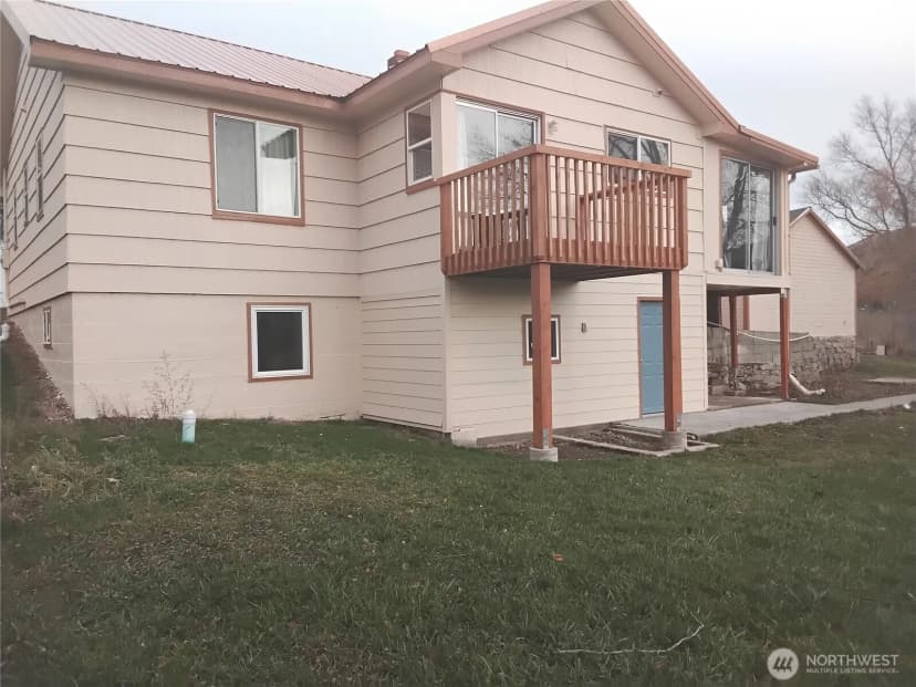Property photo for 30 River Loop Road, Tonasket photo 5