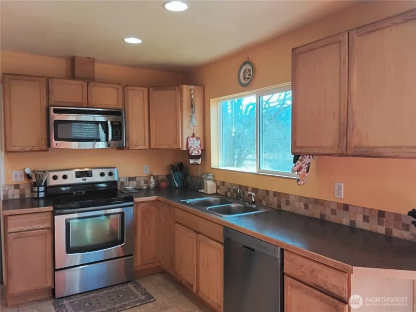 Property photo for 30 River Loop Road, Tonasket photo 14