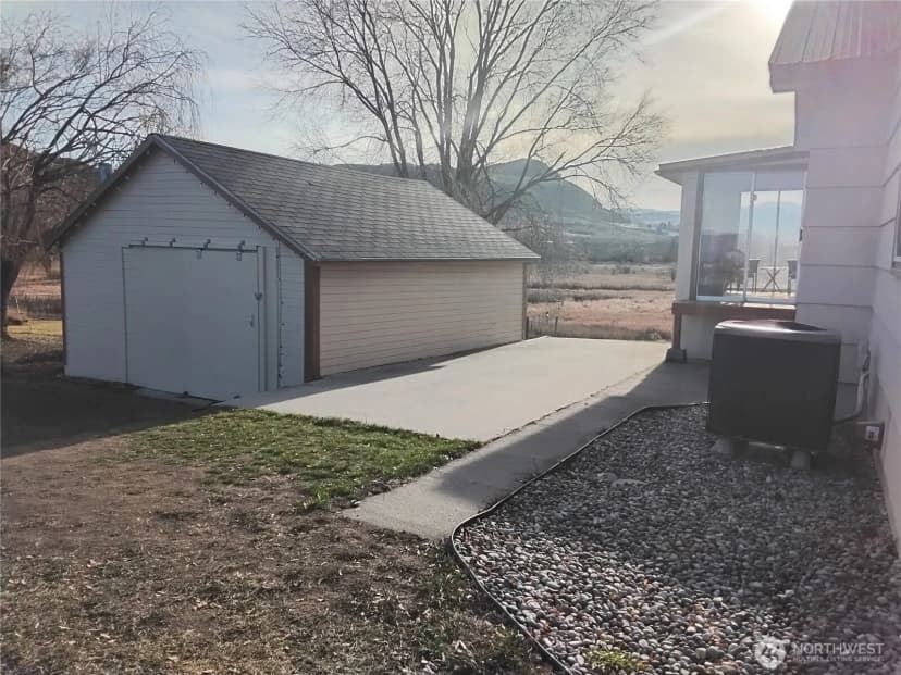 Property photo for 30 River Loop Road, Tonasket photo 6