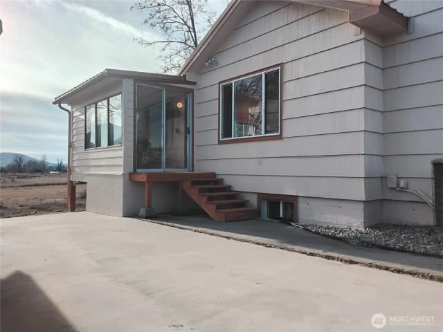 Property photo for 30 River Loop Road, Tonasket photo 3