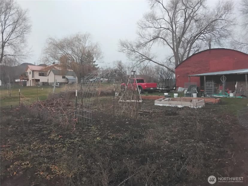 Property photo for 30 River Loop Road, Tonasket photo 8