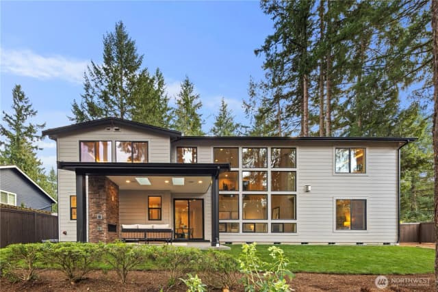 Property photo for 12206 Ne 61st Street, Kirkland photo 2