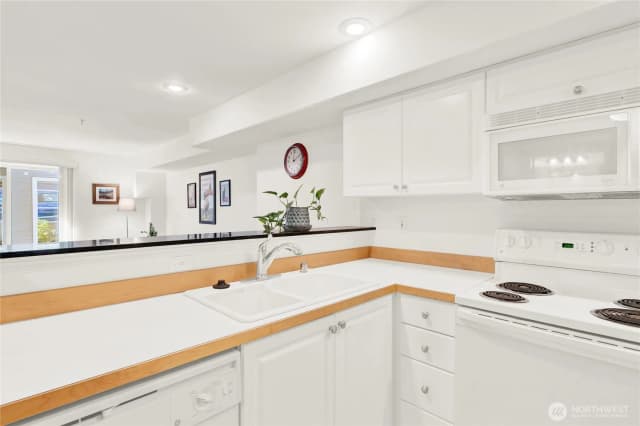 Property photo for 3318 30th Avenue Sw #b404, Seattle photo 3