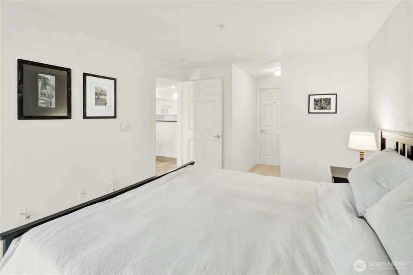 Property photo for 3318 30th Avenue Sw #b404, Seattle photo 12