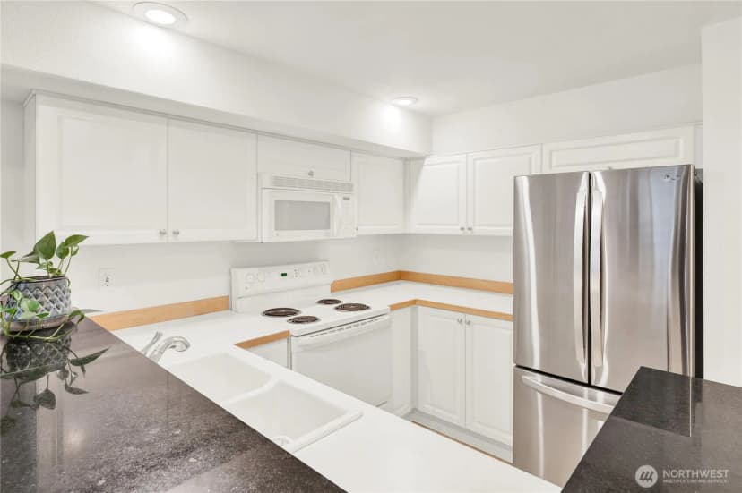 Property photo for 3318 30th Avenue Sw #b404, Seattle photo 15