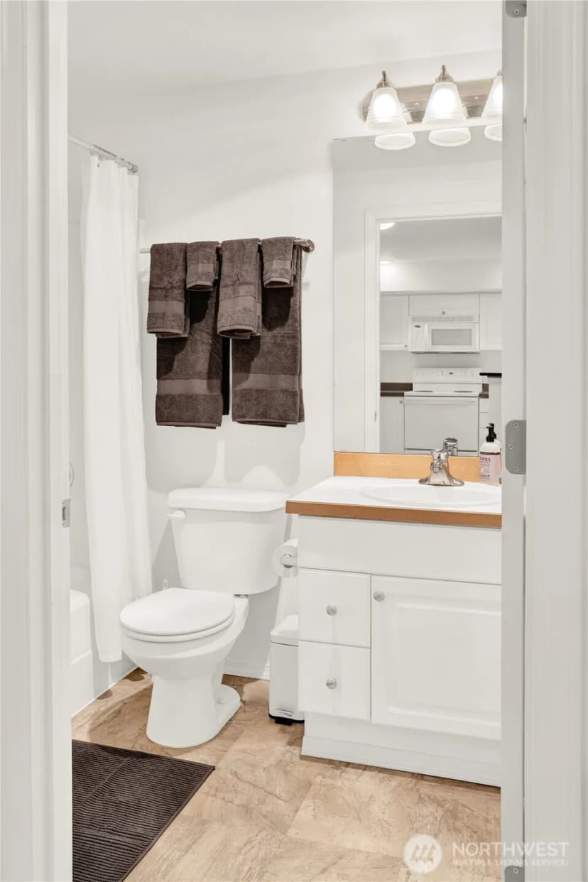 Property photo for 3318 30th Avenue Sw #b404, Seattle photo 9