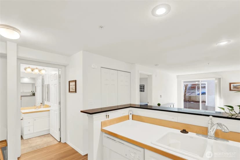 Property photo for 3318 30th Avenue Sw #b404, Seattle photo 2