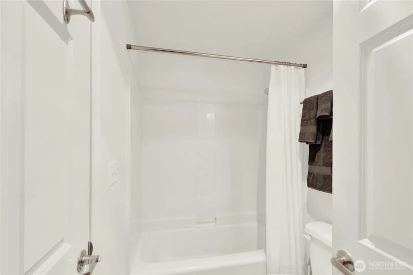 Property photo for 3318 30th Avenue Sw #b404, Seattle photo 6