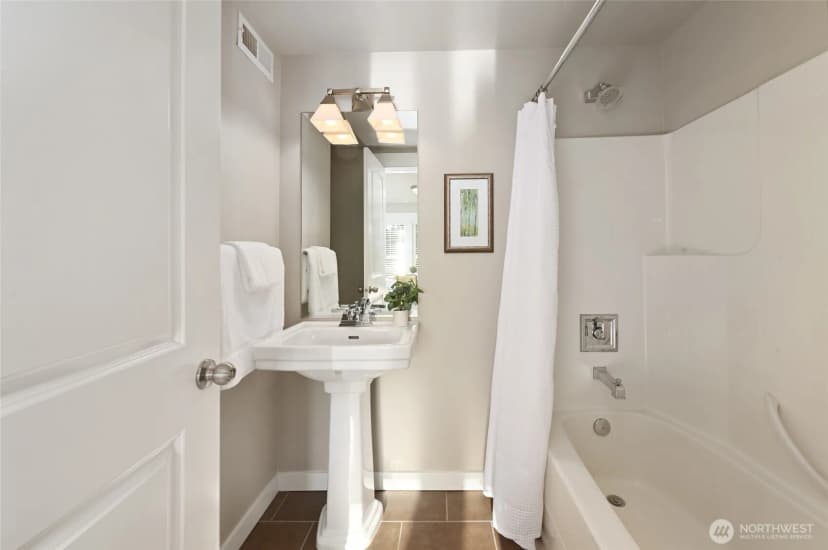Property photo for 5801 55th Avenue Ne #a, Seattle photo 9
