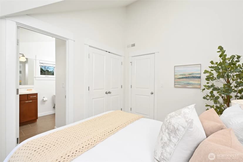 Property photo for 5801 55th Avenue Ne #a, Seattle photo 32