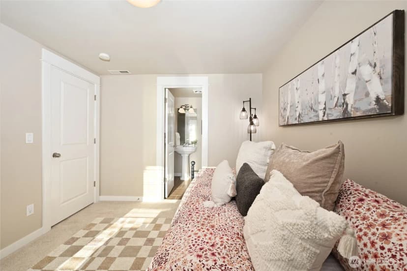 Property photo for 5801 55th Avenue Ne #a, Seattle photo 8