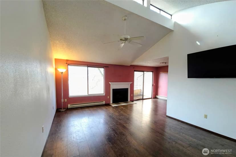 Property photo for 12421 74th Lane #18, Seattle photo 4