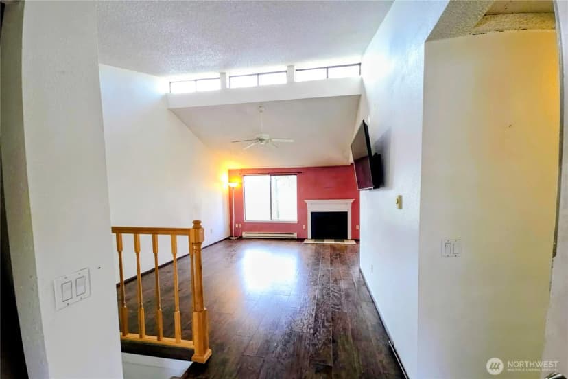 Property photo for 12421 74th Lane #18, Seattle photo 3