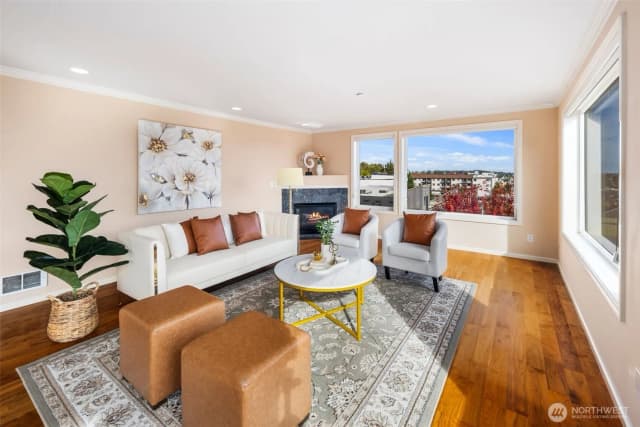 Property photo for 559 Mcgraw Street #402, Seattle photo 5