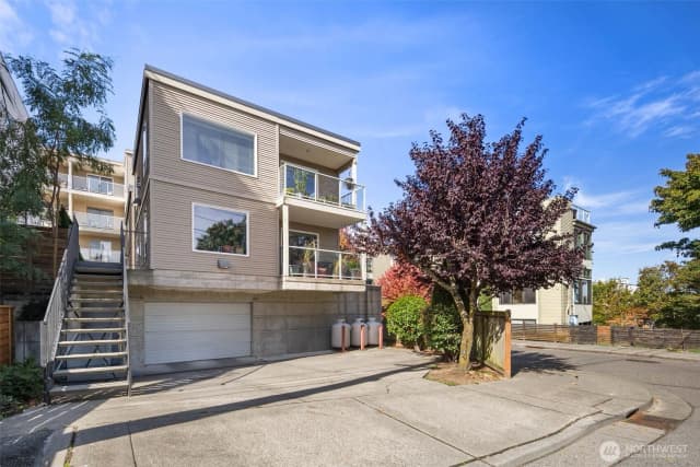 Property photo for 559 Mcgraw Street #402, Seattle photo 3