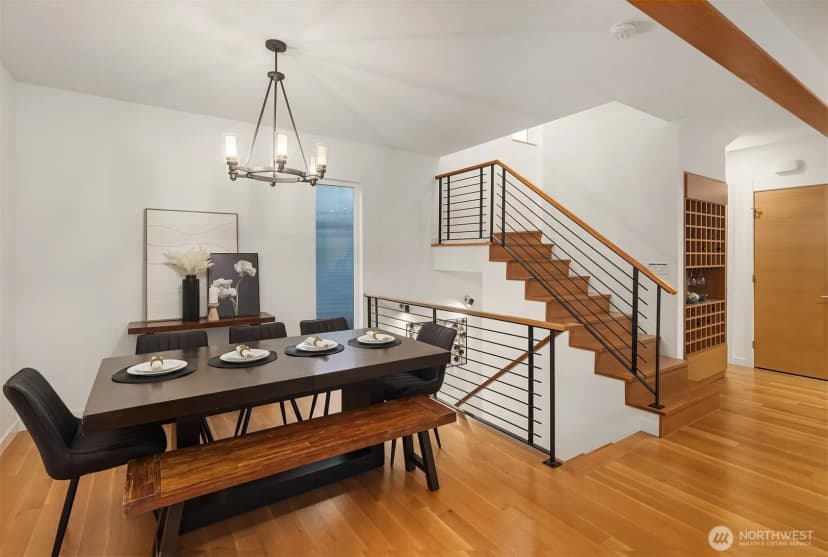 Property photo for 1002 5th Avenue N, Seattle photo 10