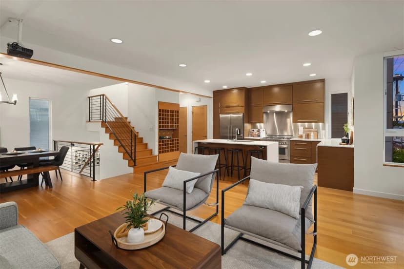 Property photo for 1002 5th Avenue N, Seattle photo 14