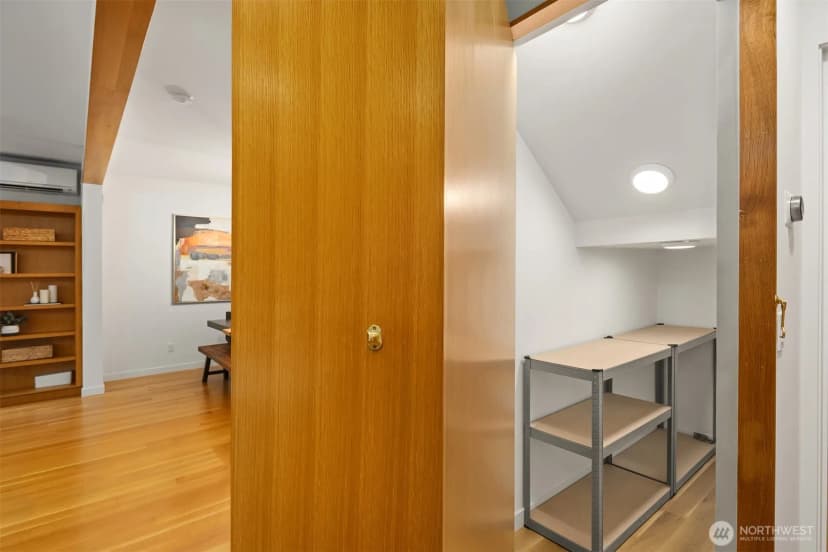 Property photo for 1002 5th Avenue N, Seattle photo 21