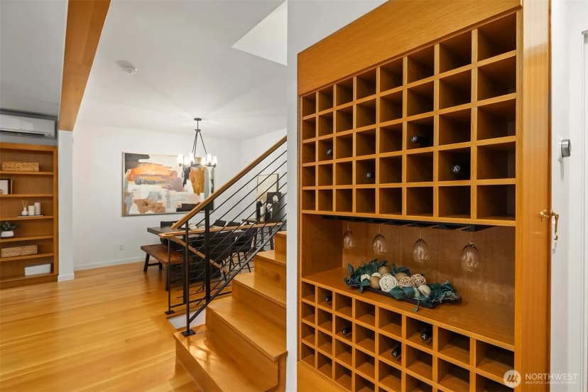 Property photo for 1002 5th Avenue N, Seattle photo 20