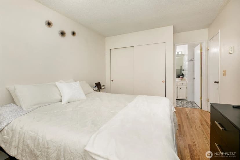 Property photo for 4003 Ne 6th Court, Renton photo 11