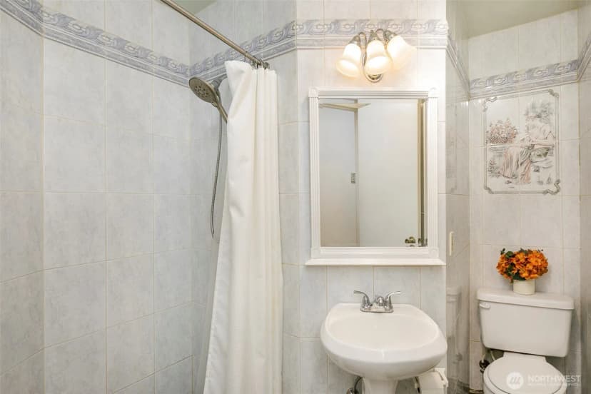 Property photo for 4003 Ne 6th Court, Renton photo 14