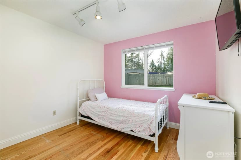 Property photo for 4003 Ne 6th Court, Renton photo 13