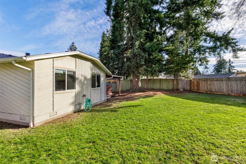Property photo for 4003 Ne 6th Court, Renton photo 16
