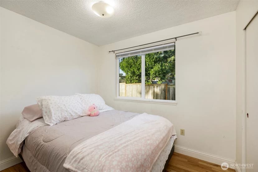 Property photo for 4003 Ne 6th Court, Renton photo 15