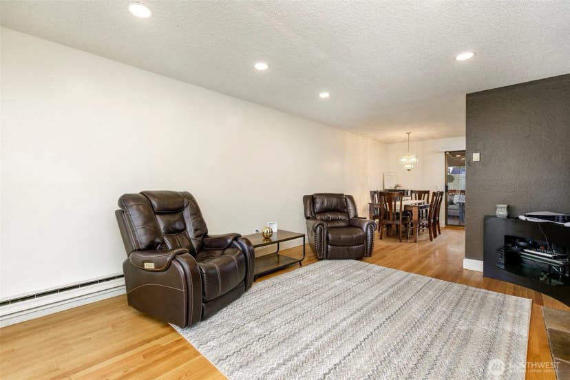 Property photo for 4003 Ne 6th Court, Renton photo 19