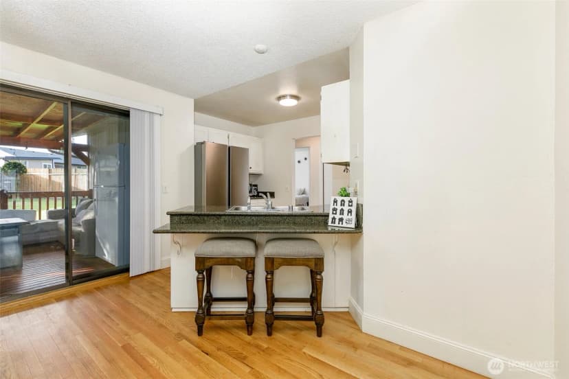Property photo for 4003 Ne 6th Court, Renton photo 7