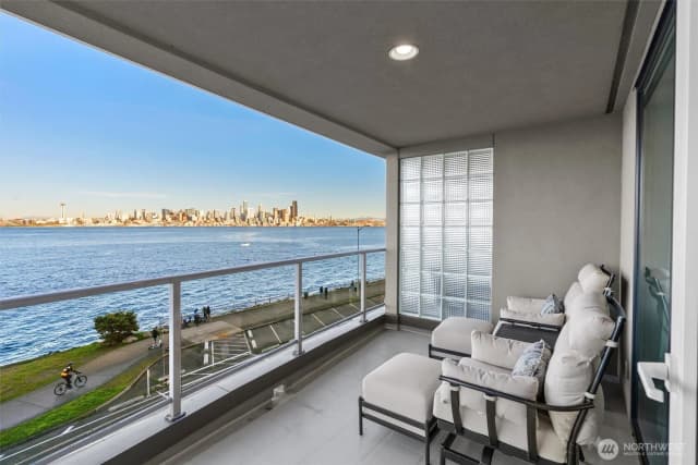 Property photo for 1005 Harbor Avenue Sw #400, Seattle photo 3