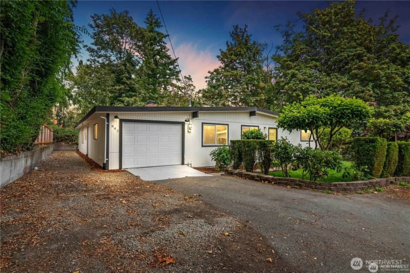 Property photo for 842 S 143rd Place, Burien