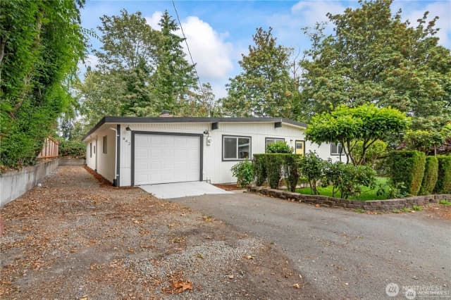 Property photo for 842 S 143rd Place, Burien photo 2