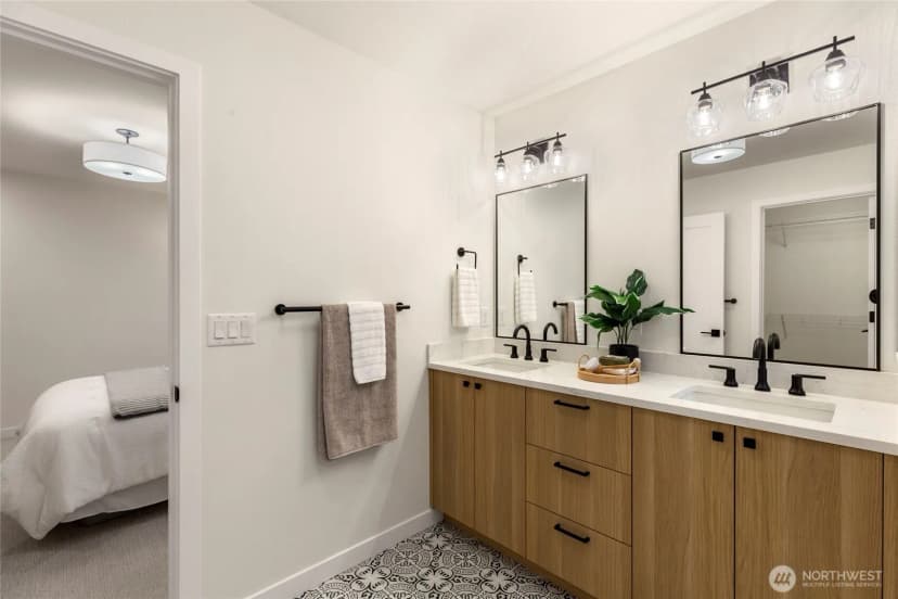 Property photo for 11128 116th Avenue Ne #1, Kirkland photo 33