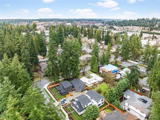 Property photo for 11607 Ne 112th Street #2, Kirkland photo 4