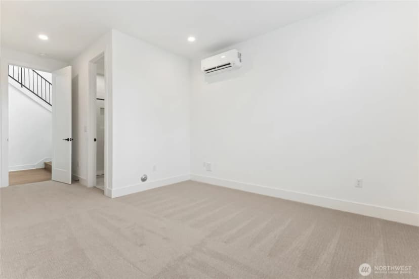 Property photo for 8428 137th Avenue Se, Newcastle photo 4