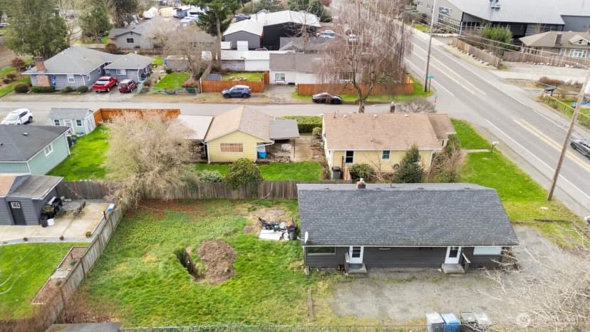 Property photo for 10908 10910 Valley Avenue E, Puyallup photo 2