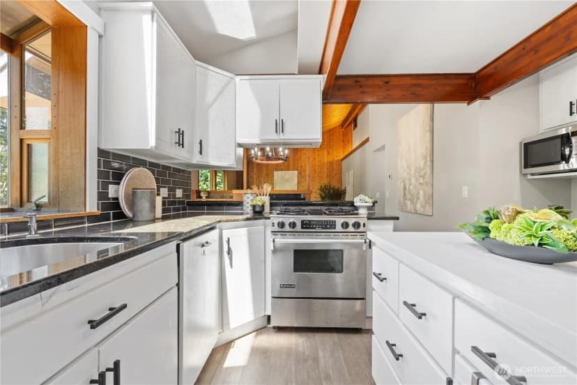 Property photo for 2205 135th Pl Se, Bellevue photo 7