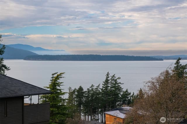 Property photo for 414 S Clarkwood Drive, Bellingham