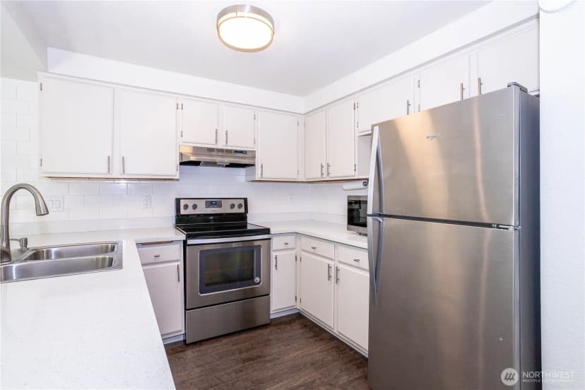 Property photo for 4231 Ne 5th Street #c102, Renton photo 9