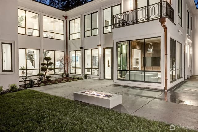 Property photo for 2837 Evergreen Point Road, Medina