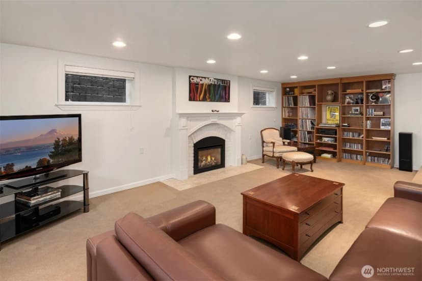 Property photo for 2256 W Viewmont Way W, Seattle photo 34